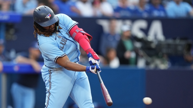 Blue Jays pound out 14 hits in win over Brewers