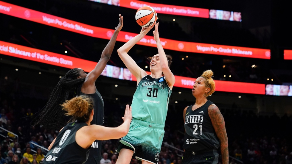 Stewart shines in return to Pacific Northwest, Liberty beats Storm