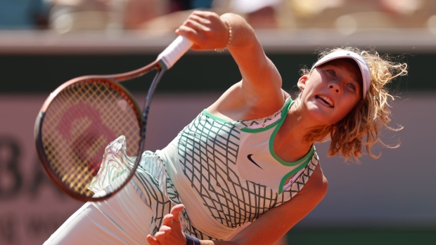 Teen sensation Andreeva advances to third round at Roland-Garros