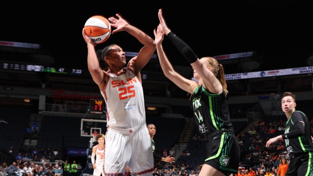 Thomas sets franchise high with 16 assists for Sun in over win Lynx