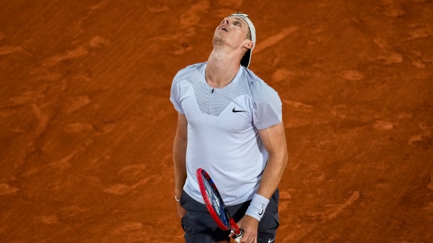 World No. 1 Alcaraz too much for Shapovalov in Roland-Garros third round