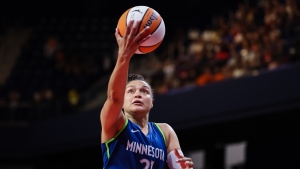 Mitchell's late basket lifts Lynx to first win of season, beat Mystics