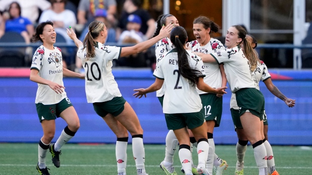 Smith, Sinclair lead Portland Thorns past rival OL Reign