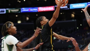 Ogwumike has 27 points, leads Sparks over Storm