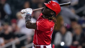 Reds call up top prospect De La Cruz