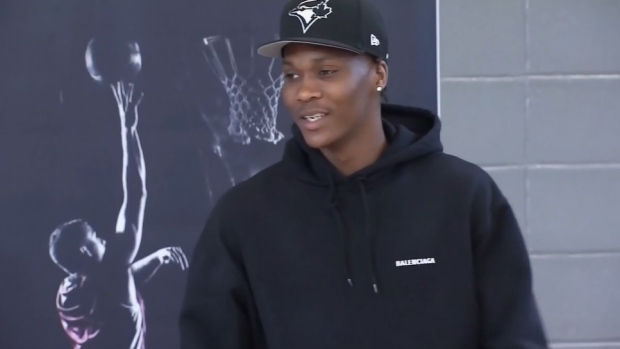 Pacers' Bennedict Mathurin visits École Secondaire Henri-Bourassa