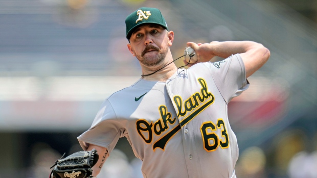 A's win consecutive series with over Pirates