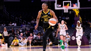Ogwumike powers Sparks to victory over Sky