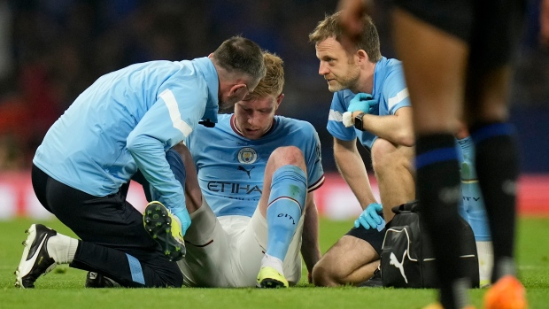 Man City star De Bruyne leaves Champions League final early