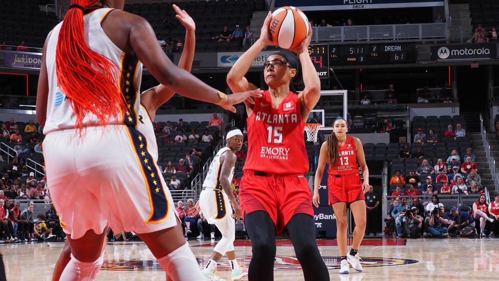 Gray scores 25, Howard adds 21 as Dream beat Fever, win 3rd straight