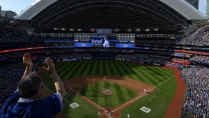 Indigenous police officer hopes to inspire with trilingual 'O Canada' at Jays game