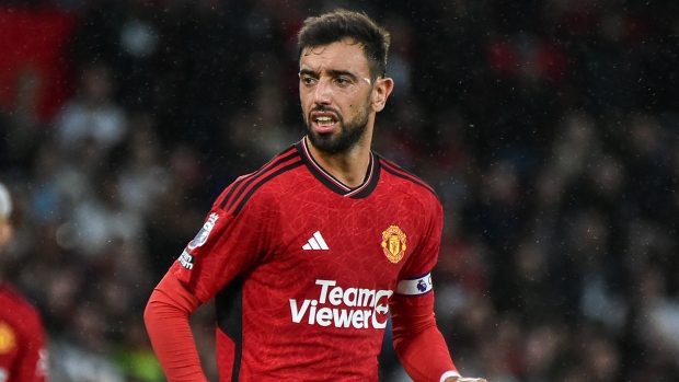 Fernandes' volley seals win for United at Burnley