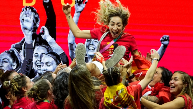 Spain celebrates Women's World Cup at home with Carmona mourning but involved