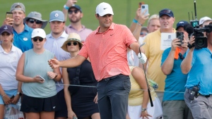 Scheffler stumbles, loses early lead at Tour Championship