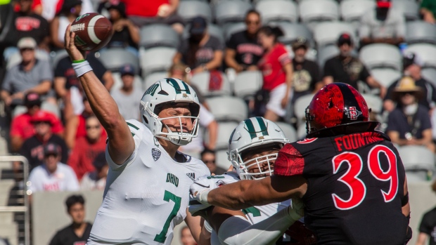 Kanadyjski zespół Ohio Bobcats QB Curtis Roark doznał kontuzji w przegranym meczu Ohio ze stanem San Diego