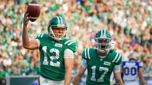 De Saskatchewan Roughriders nemen het op tegen de Winnipeg Blue Bombers in een overwerkthriller