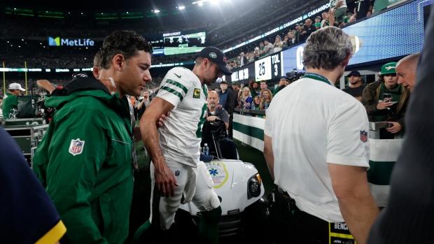 Rapporten: New York Jets QB Aaron Rodgers heeft zijn achillespees gescheurd, klaar voor het seizoen