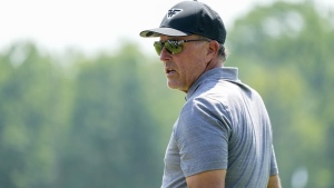 Mickelson says he's done gambling and is on the road to being 'the person I want to be'