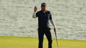 Smith shoots 64 to take three-shot lead at French Open