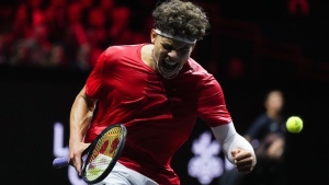 Team World strikes first as Shelton cruises to win over Fils at Laver Cup