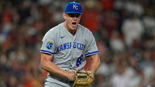 Astros fall out of first in West with loss to Royals