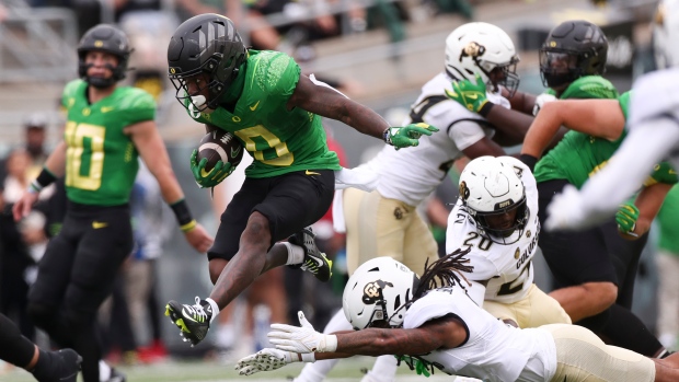 No. 10 Oregon slows hype train, blows out No. 19 Colorado