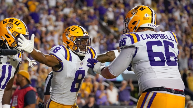 Daniels’ four TD passes, Ramos’ late kick lift No. 12 LSU over Arkansas