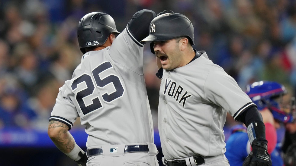 Wells homers in ninth as Blue Jays drop opener to Yankees