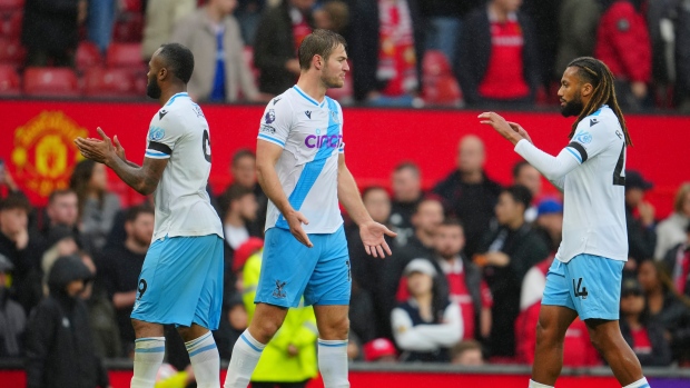 Fans jeer as Manchester United loses to Crystal Palace