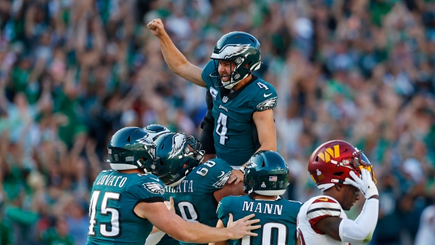 Elliott's 54-yarder lifts undefeated Eagles past Commanders in OT