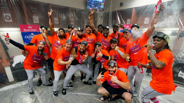 Astros beat Diamondbacks to earn third straight AL West title