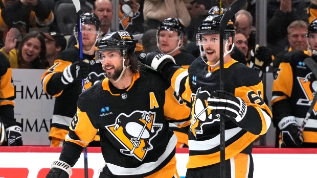 Erik Karlsson marque en fin de deuxième période et les Penguins de Pittsburgh battent les Maple Leafs de Toronto