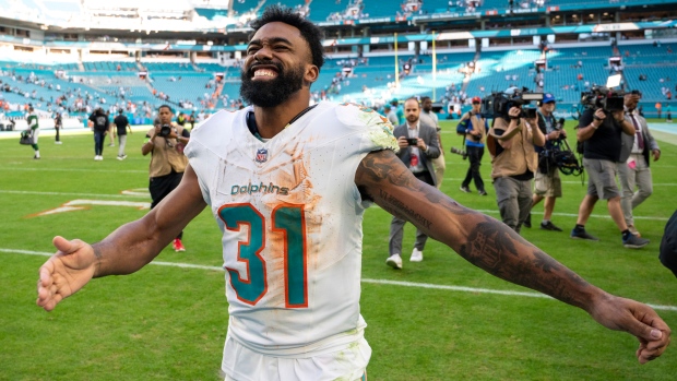 Raheem Mostert, Dolphins agree to new contract that keeps him in Miami  through 2025 - TSN.ca