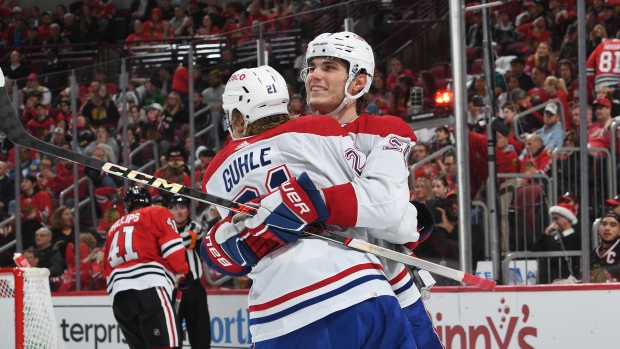 Juraj Slavkovski scoort een doelpunt tegen de Montreal Canadiens tegen de Chicago Blackhawks