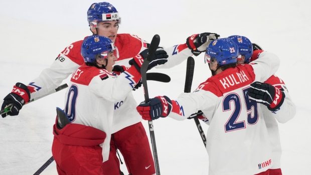 Jakob Stankel's late goal sends the Czech Republic to upset victory over Canada in the quarterfinals at the World Junior Championships