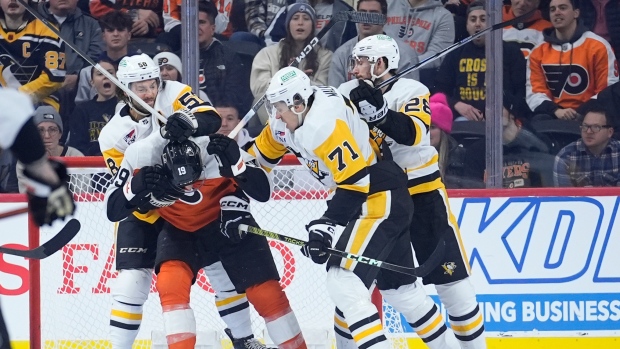 Evgeni Malkin prowadzi Penguins obok Flyers w niestabilnej rywalizacji
