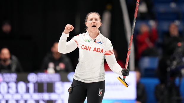 L'équipe canadienne Homan a survécu à la Turquie pour rester invaincue et décrocher une place en séries éliminatoires au Championnat du monde féminin