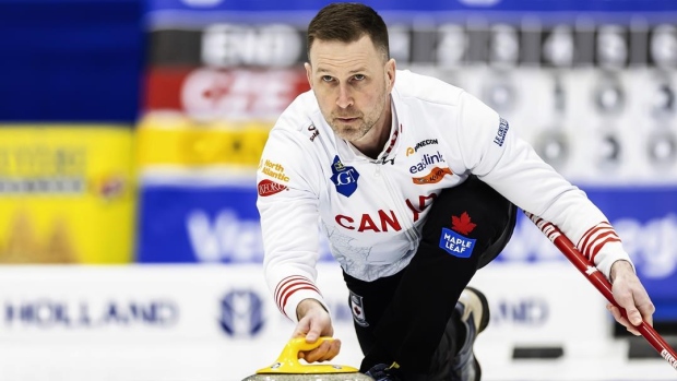 Kanaďan Brad Gushue má na kontě dvě vítězství na světovém šampionátu mužů v curlingu