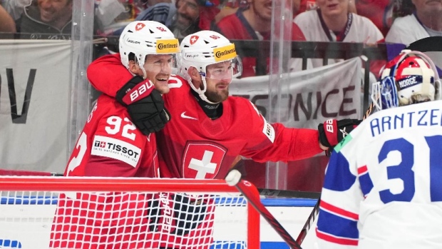 Schweden, Deutschland und die Schweiz gewinnen die Auftaktspiele der IIHF-Weltmeisterschaft der Männer.