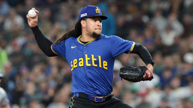 Luis Castillo rzuca klejnotem, Julio Rodriguez jedzie śmiało, gdy Mariners pokonują Rangers