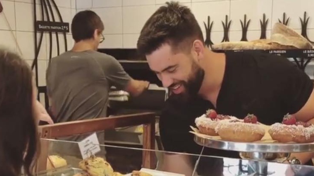 Laurent Duvernay-Tardif in one of his Le Pain dans les voiles pastry shops, 2020.