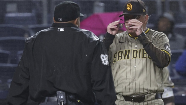 Quite a spectacle: Padres manager Mike Shildt got so mad he threw his glasses at Yankee Stadium Article Image 0, The Canadian Press Quite a spectacle: Padres manager Mike Shildt got so mad he threw his glasses at Yankee Stadium Article Image 0