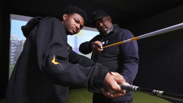 Organizations and companies are partnering to introduce Black students in Detroit to golf Article Image 0, The Canadian Press Organizations and companies are partnering to introduce Black students in Detroit to golf Article Image 0