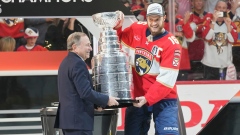 Gary Bettman Aleksander Barkov