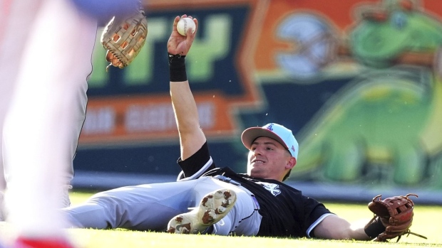 White Sox shortstop Colson Montgomery makes spectacular over-the-shoulder catch in MLB debut Article Image 0, The Canadian Press White Sox shortstop Colson Montgomery makes spectacular over-the-shoulder catch in MLB debut Article Image 0