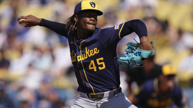 Brewers sweep Dodgers, extend win streak to 10 games Article Image 0