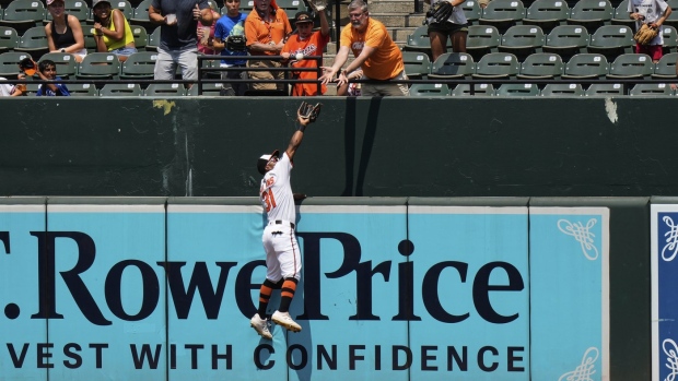 Mullins robs Sánchez of home run in what may have been the outfielder's last home game for Orioles Article Image 0, The Canadian Press Mullins robs Sánchez of home run in what may have been the outfielder's last home game for Orioles Article Image 0