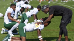 No coaches allowed: Aaron Glenn had his players lead a recent Jets walkthrough practice Article Image 0