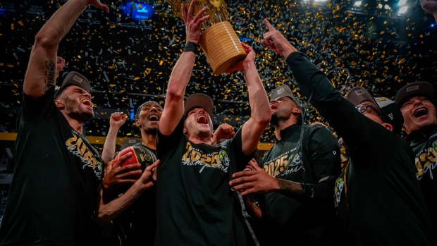 Niagara River Lions celebrate, CEBL Niagara River Lions celebrate