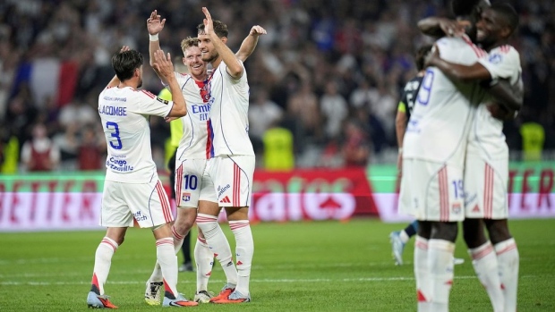 Defending Ligue 1 champions Paris Saint-Germain and Lyon take perfect records into 4th round Article Image 0